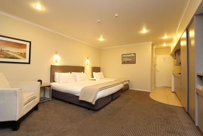 Auckland Airport Lodge Room photo